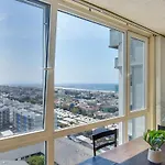Oceanfront Bliss, Beach & Marina Views, Roomy 1Br