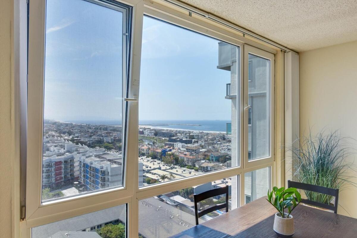 Oceanfront Bliss, & Marina Views, Roomy 1br * Los Angeles