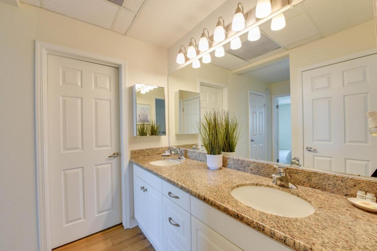 Apartment Oceanfront Bliss, & Marina Views, Roomy 1br