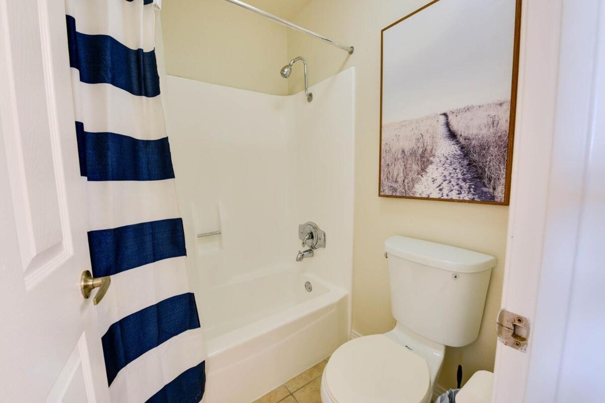 Oceanfront Bliss, & Marina Views, Roomy 1br Apartment