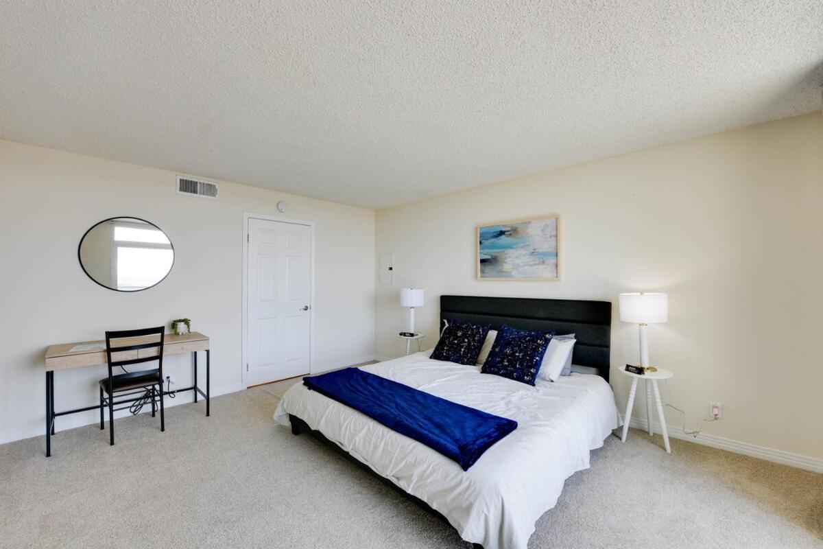 Oceanfront Bliss, & Marina Views, Roomy 1br Los Angeles