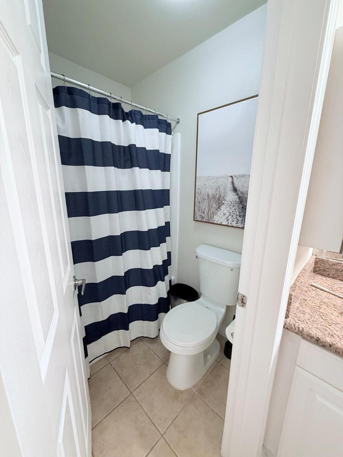 Oceanfront Bliss, & Marina Views, Roomy 1br Apartment