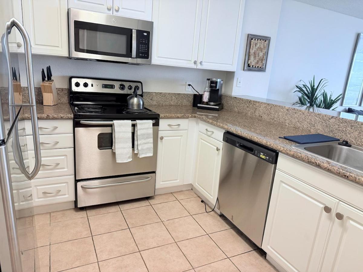 Apartment Oceanfront Bliss, & Marina Views, Roomy 1br