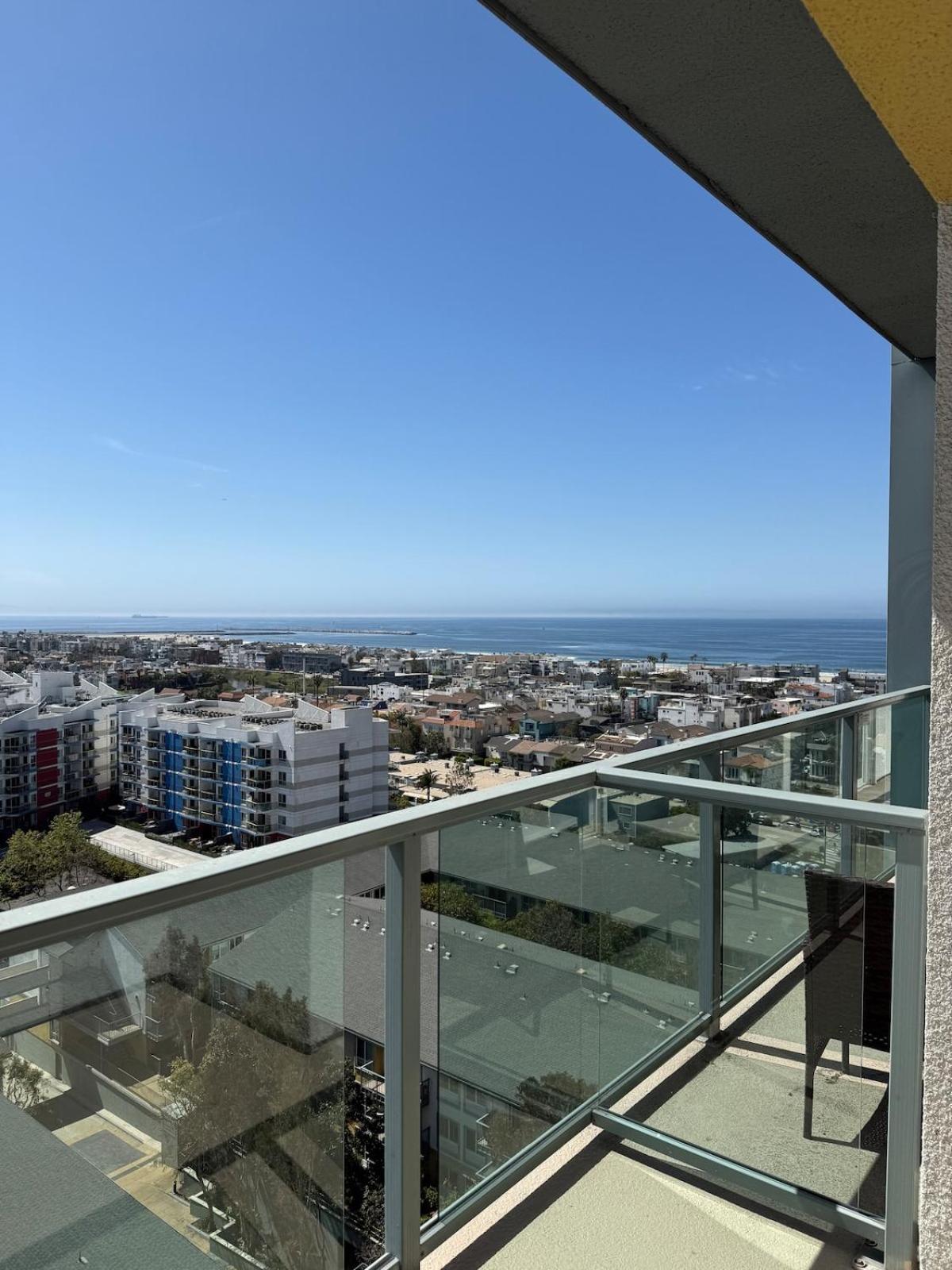Oceanfront Bliss, & Marina Views, Roomy 1br Apartment Los Angeles