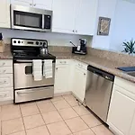 Oceanfront Bliss, Beach & Marina Views, Roomy 1Br