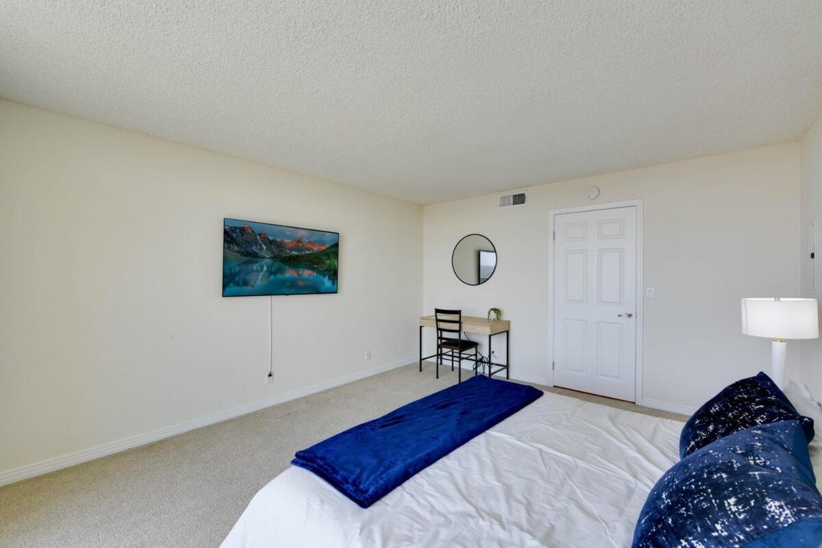 Oceanfront Bliss, & Marina Views, Roomy 1br Appartement *