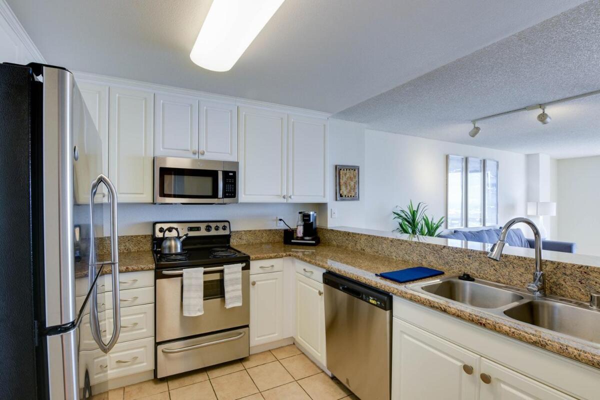 Oceanfront Bliss, & Marina Views, Roomy 1br Appartement *